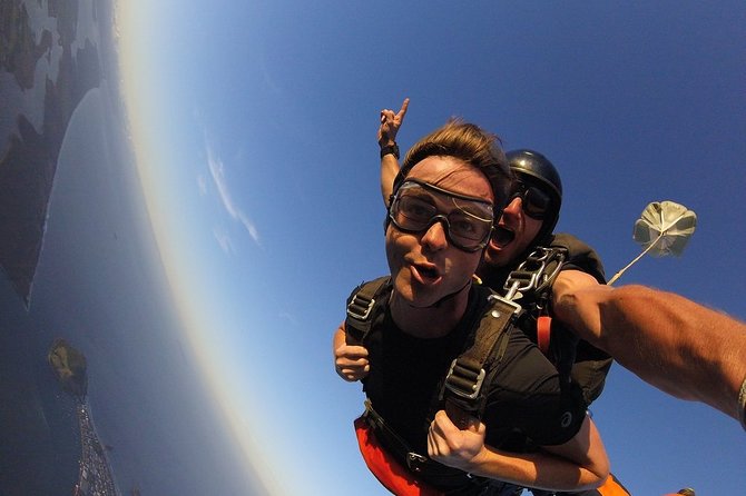 15,000ft Tandem Skydive in Bay of Plenty - The freefall from 15,000 feet