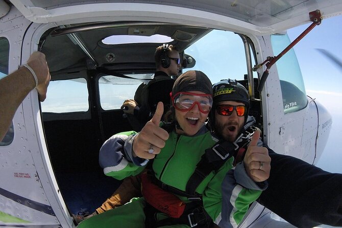 15,000ft Tandem Skydive in Bay of Plenty - How the instructors shape the experience