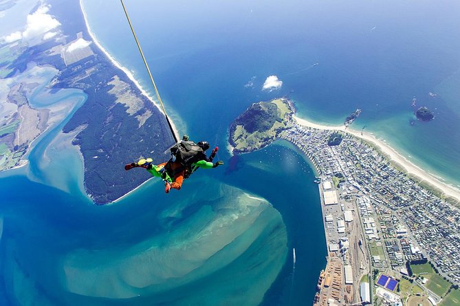 15,000ft Tandem Skydive in Tauranga - Bay of Plenty - What the 12,000-foot Tauranga jump actually includes