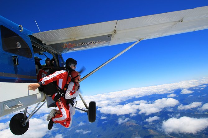 16,500ft Skydive over Abel Tasman with NZ's Most Epic Scenery - What the jump itself feels like