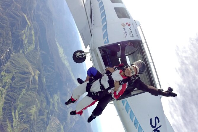 18,000ft Tandem Skydive over Abel Tasman - Meeting in Nelson and getting to the drop zone
