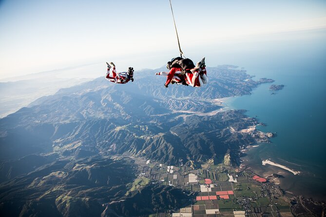 18,000ft Tandem Skydive over Abel Tasman - Freefall with a tandem instructor