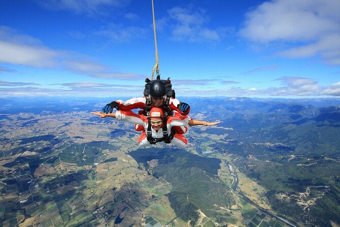 18,000ft Tandem Skydive over Abel Tasman - Who will enjoy this experience most