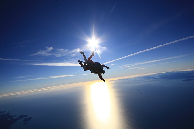 18,000ft Tandem Skydive over Abel Tasman - The safety and comfort side
