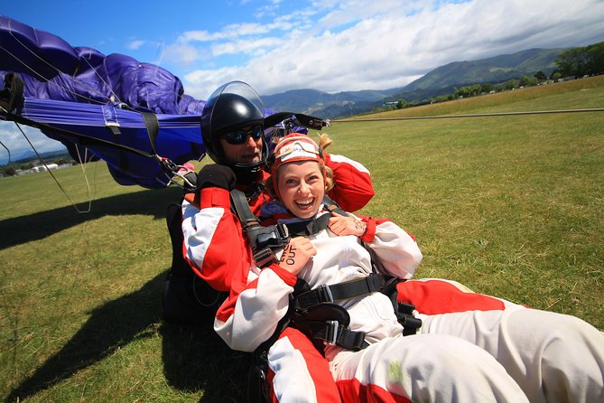 18,000ft Tandem Skydive over Abel Tasman - The flight to 18,000 feet