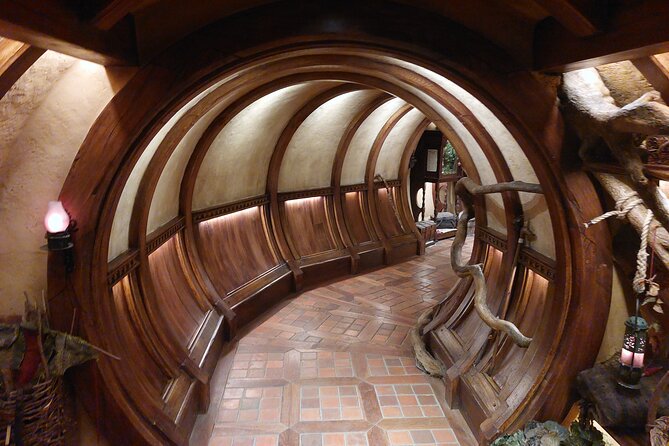 2-Day Hobbiton, Rotorua, Waitomo Caves Tour from Auckland with Accommodation - Hobbiton gives the first morning a strong start