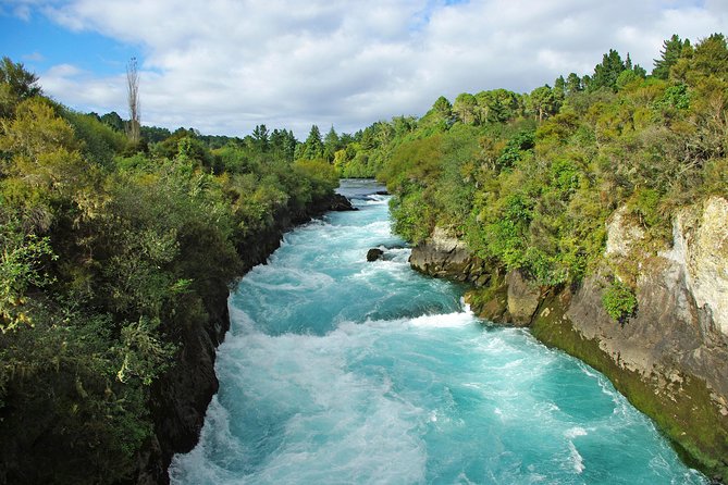 3-Day Hobbiton, Rotorua, Whakarewarewa, and Waitomo Tour - The good and the less convenient parts