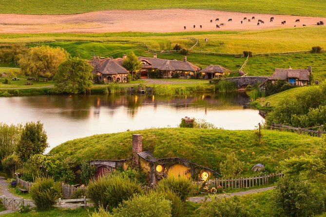 3 Day Waitomo Caves, Hobbiton Movie Set and Rotorua Tour from Auckland - Why this North Island route works