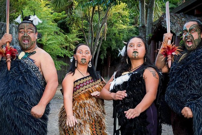 3 Day Waitomo Caves, Hobbiton Movie Set and Rotorua Tour from Auckland - Te Pa Tu: an evening of Māori culture