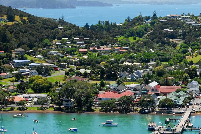 5-Day Bay of Islands, Auckland, Hobbiton, Rotorua & Waitomo Tour - Day 2: Waitangi Treaty Grounds and the return to Auckland