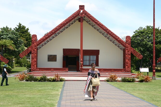 5-Day Bay of Islands, Auckland, Hobbiton, Rotorua & Waitomo Tour - What the price includes, and where costs can grow