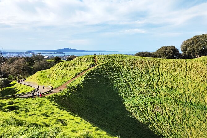9 Day South to North Island NZ Private Tour from Queenstown - Kaikōura or Akaroa from Christchurch