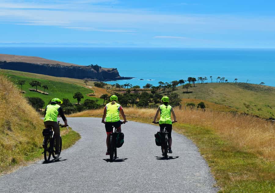 Akaroa: Guided Electric Mountain Bike Tour-Lava Loop - Starting in central Akaroa