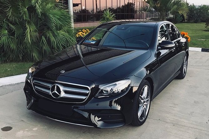 Arrival Private Transfer from Airport CHC to Christchurch in Business Car - The Arrivals welcome and luggage help