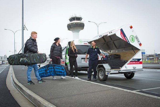 Arrival Transfer: Christchurch Airport to Christchurch Central City Hotels - Meeting the shuttle at Christchurch Airport