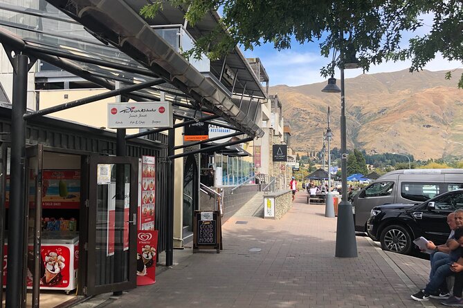 Arrowtown and Wanaka Highlights Tour from Queenstown - Arrowtown’s gold-rush streets and river