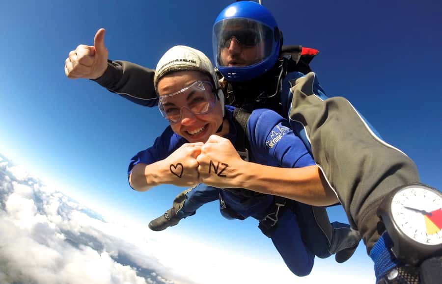 Auckland: 13000, 16000, or 18000-Foot Tandem Skydive - Getting to Parakai from Auckland