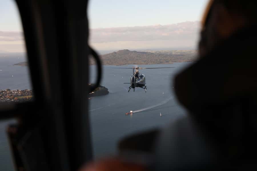 Auckland: 20min Helicopter scenic flight - City & Volcanoes - Devonport, North Head, and Takapuna Beach