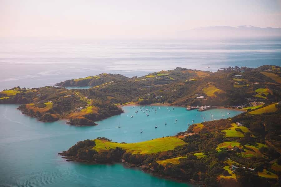 Auckland: 20min Helicopter scenic flight - City & Volcanoes - What the aircraft and group size mean