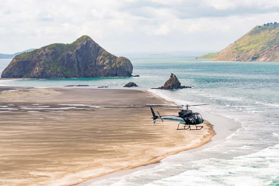Auckland: 36 min scenic helicopter flight - Coast to Coast - Why this route gives you more than a city flight