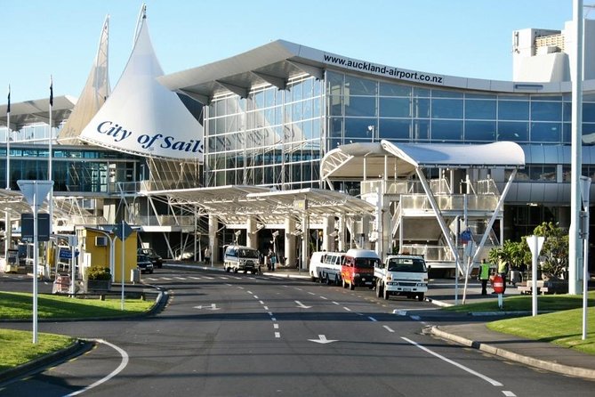 Auckland Airport Private One-Way or Round-Trip Transfer - The drivers and the human side of the service