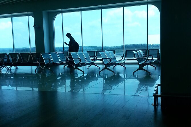 Auckland Airport Private Transfers with child car seats - Private Transport for a Small Group