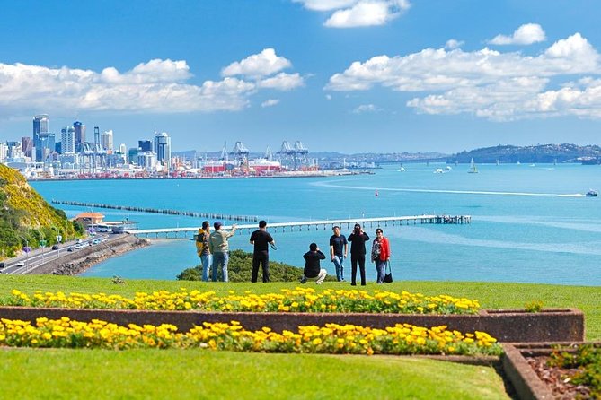 Auckland City Private Tour for Couples. Be chauffeur driven with added extras. - Why a private Auckland drive can make sense