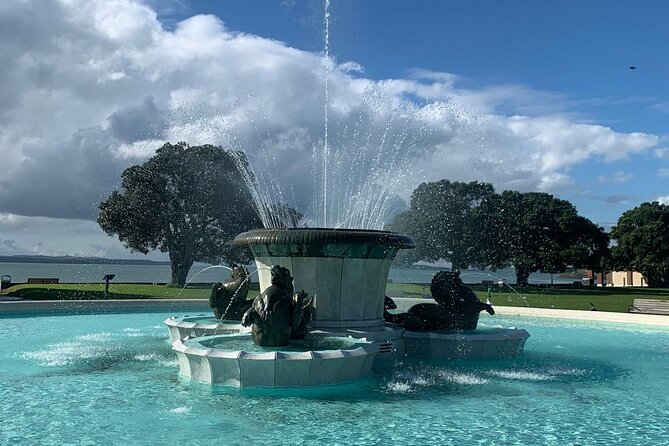 Auckland City Tour — One Day The Ultimate Auckland Experience - Bastion Point and the MJ Savage Memorial Park