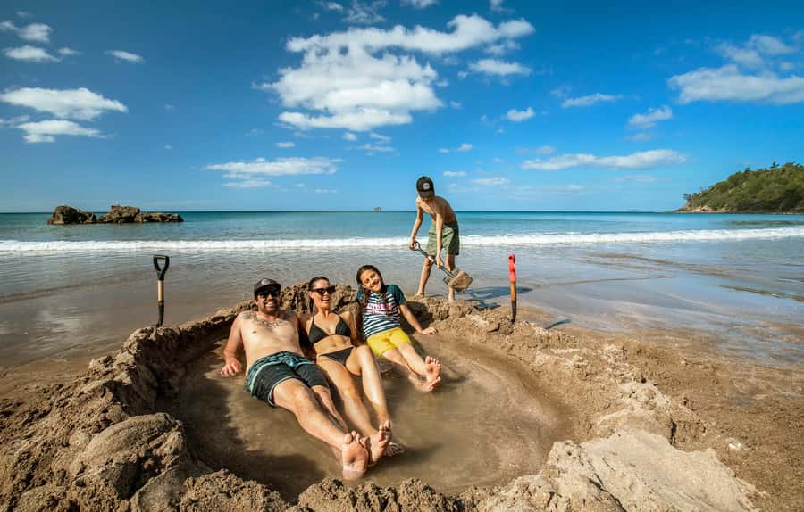 Auckland: Coromandel Day Tour including Hot Water Beach - Hot Water Beach and the art of timing the tide