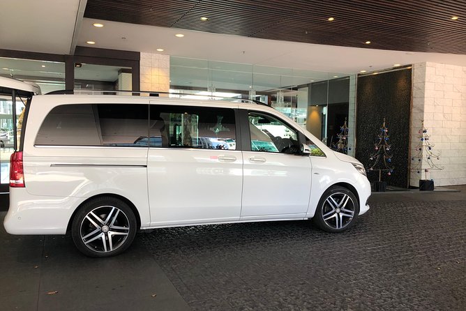 Auckland Cruise/Wharf & Airport Transfers - Choosing between a sedan and a business van