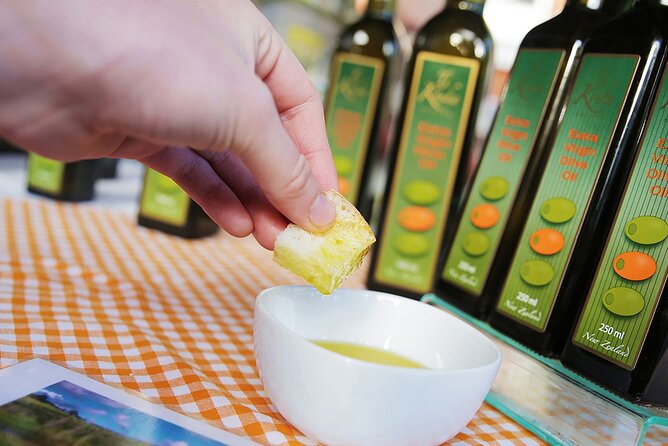 Auckland: Flavours of our City Food Walk - Artisan products, chocolate, and a sweet pause