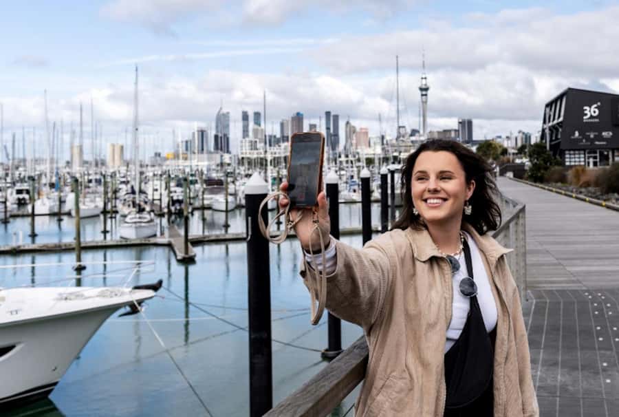 Auckland: GoGuided Auckland City Tour - A comfortable vehicle, not a big sightseeing bus