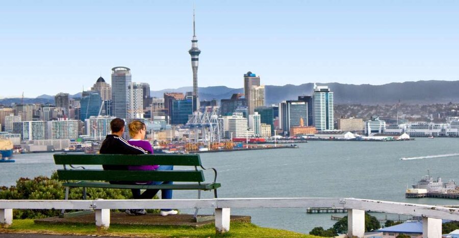 Auckland: Guided Small Group City Discovery Tour - The guides make the difference