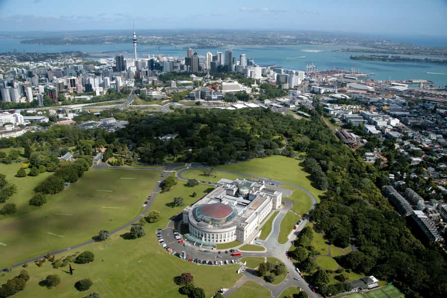 Auckland: Guided Small Group City Discovery Tour - Ponsonby’s old buildings and inner-city character