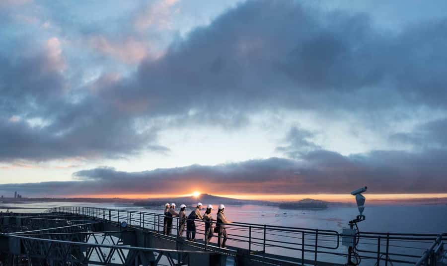 Auckland Harbor Bridge: Bridge Climb - A possible look at bungy jumping