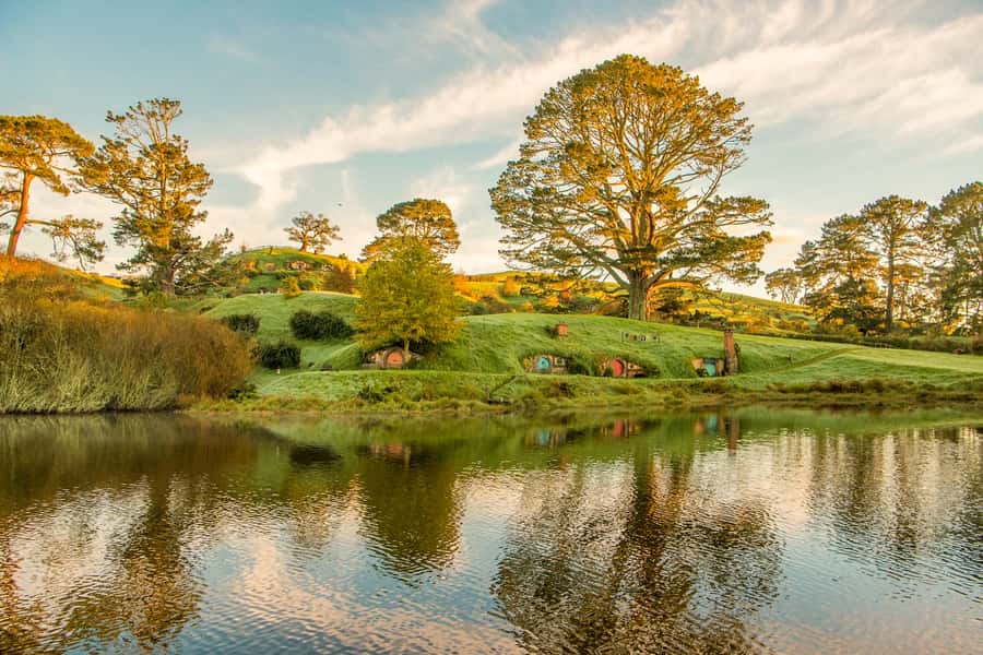 Auckland: Hobbiton Movie Set Day Trip with Festive Lunch - The Party Marquee buffet