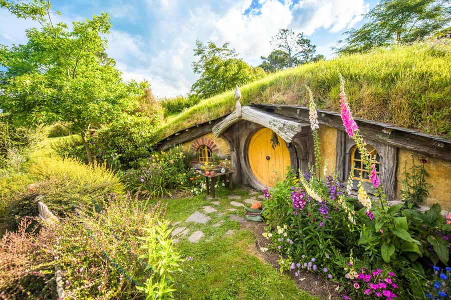 Auckland: Hobbiton Movie Set Tour with Lunch - The Party Marquee buffet is a real part of the experience