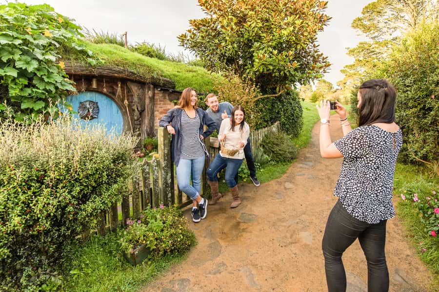 Auckland: Hobbiton Movie Set Tour with Lunch - Arriving at Shire’s Rest and entering Hobbiton