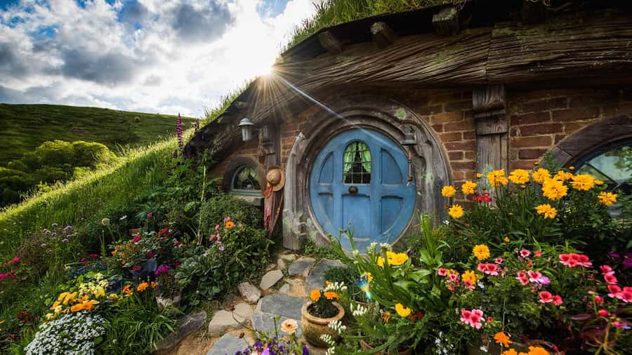 Auckland: Hobbiton, Rotorua and Wai-O-Tapu Day Tour - Three North Island icons in one demanding day