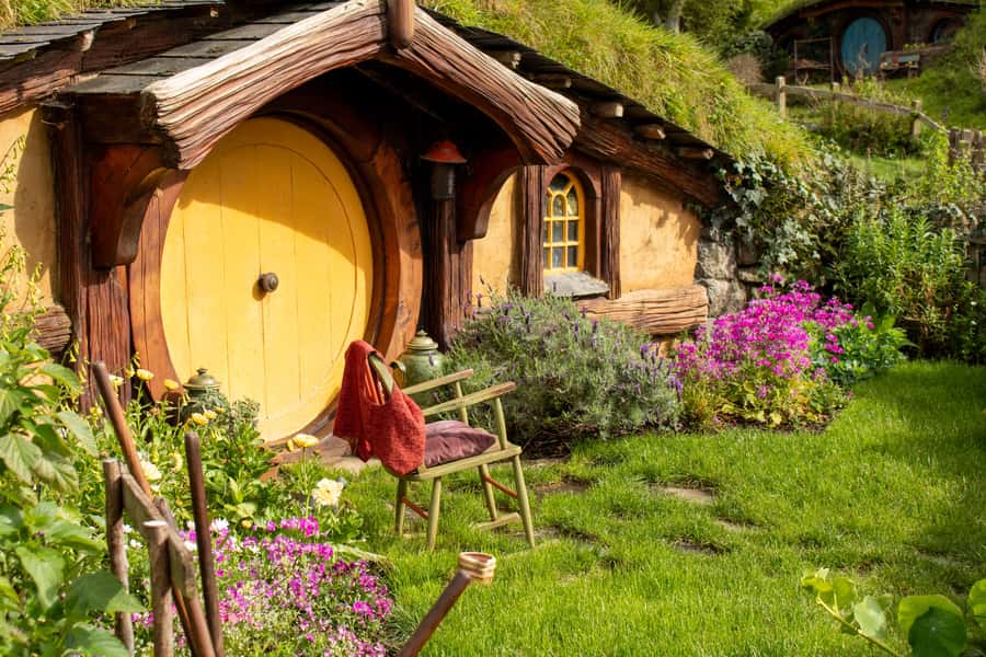 Auckland: Hobbiton, Rotorua and Wai-O-Tapu Day Tour - What the minibus ride is really like
