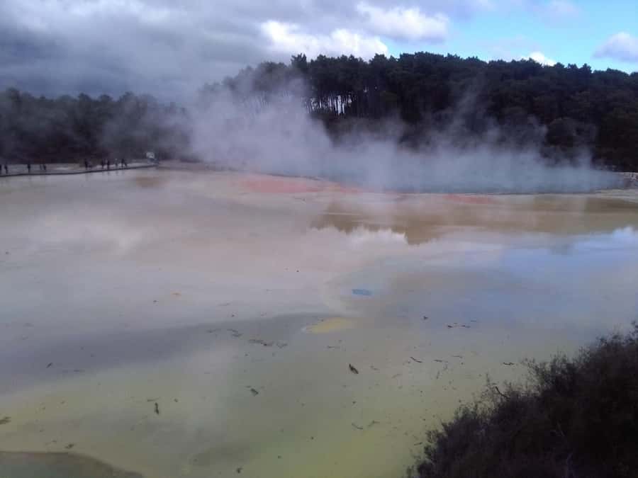 Auckland: Hobbiton, Rotorua, Waiotapu and Waitomo 3-Day Tour - Mitai brings culture into the evening