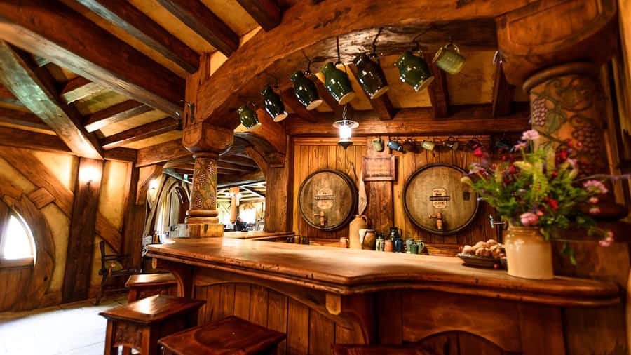 Auckland: Hobbiton, Waitomo Caves, and Rotorua 1-Way Tour - Key points at a glance