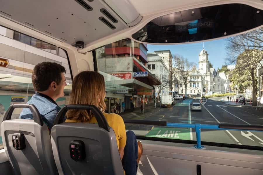 Auckland: Hop-On Hop-Off Explorer Bus Ticket - Commentary, staff, and onboard comfort