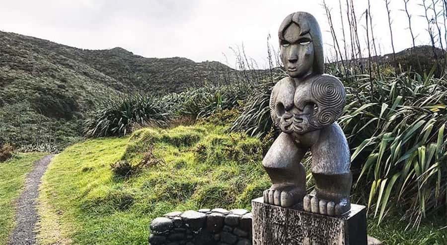 Auckland: Piha Beach, Rainforest, & Mount Eden Private Tour - Piha Beach and the black sand of the west coast