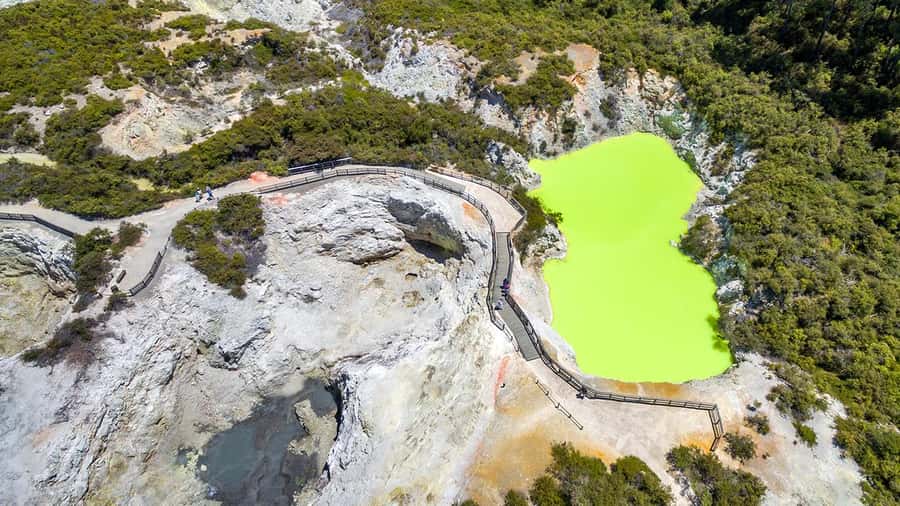 Auckland: Rotorua Highlights w WaiOTapu & Redwoods Treewalk - Getting your bearings around Rotorua