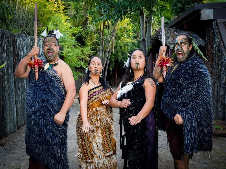 Auckland: Rotorua Māori Cultural & Geothermal Tour & Lunch - Meeting Māori culture at Mitai Māori Village