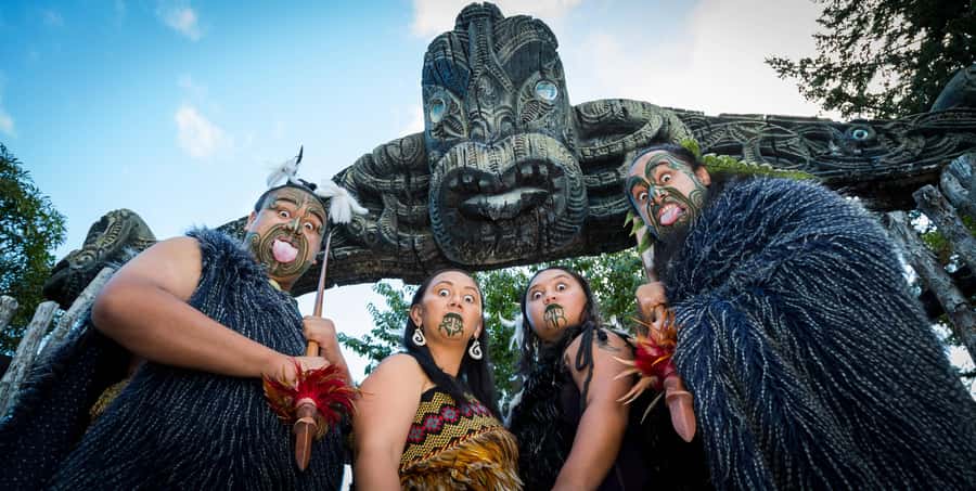Auckland: Rotorua Māori Cultural & Geothermal Tour & Lunch - What makes the hangi lunch worthwhile