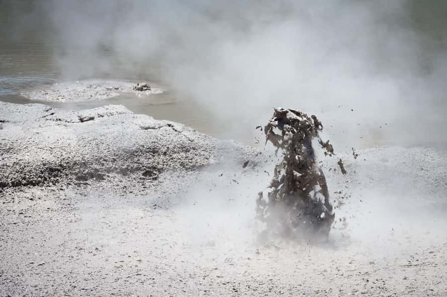 Auckland: Rotorua Wai-O-Tapu & Activity Combinations - Lady Knox Geyser: a short burst of drama