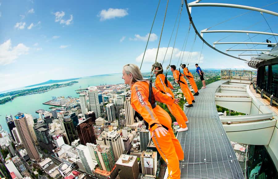 Auckland: Sky Tower SkyWalk - 192m High Edge Walk - Walking Auckland’s Sky Tower edge