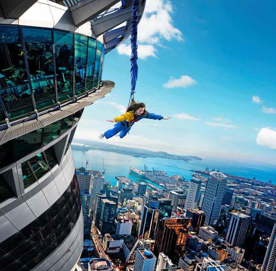 Auckland: SkyJump with Sky Tower Entry Ticket - Why the landing style matters